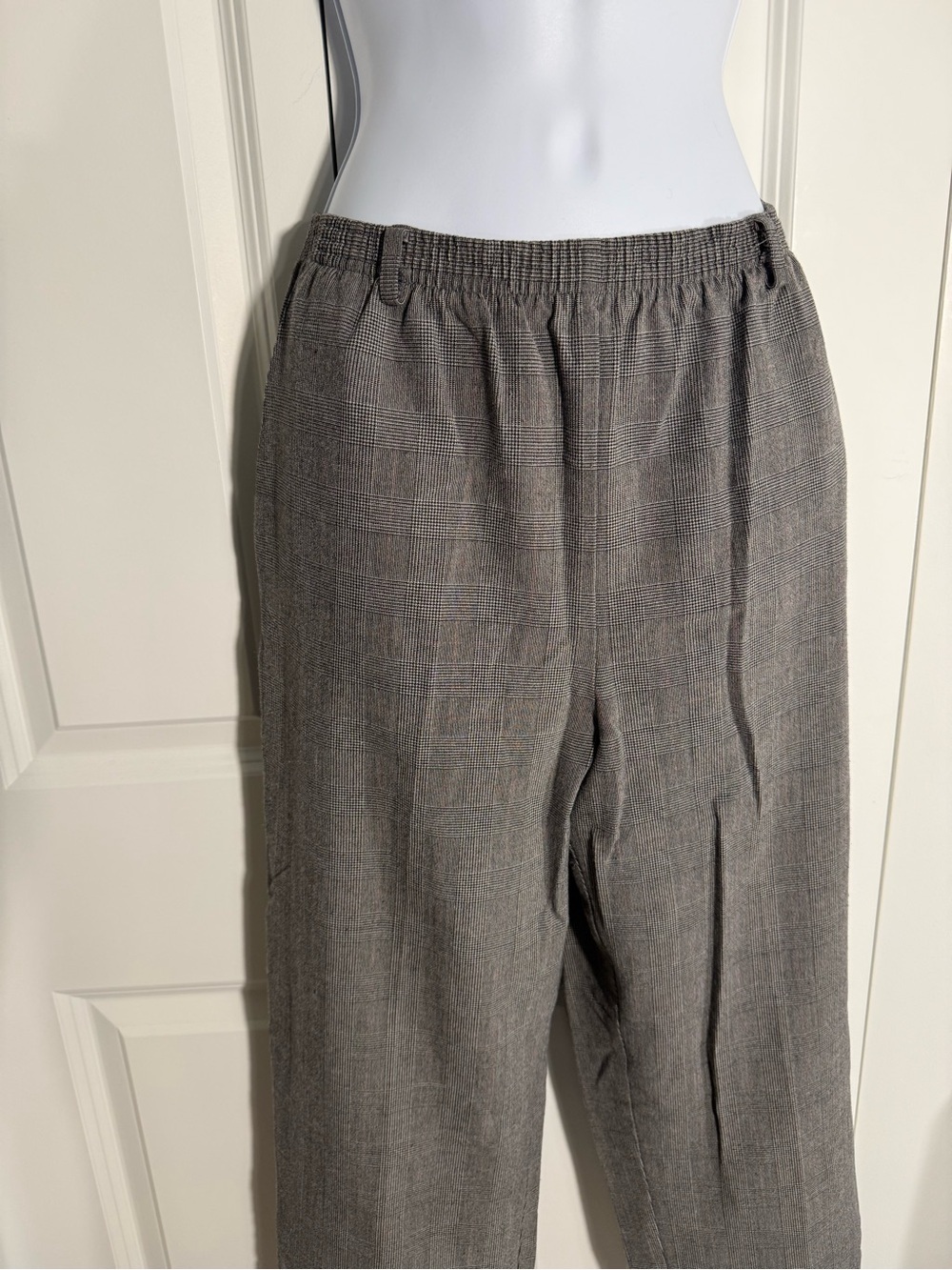 Alfred Dunner Gray Cropped Pull-On Dress Pants - Picture 4 of 5